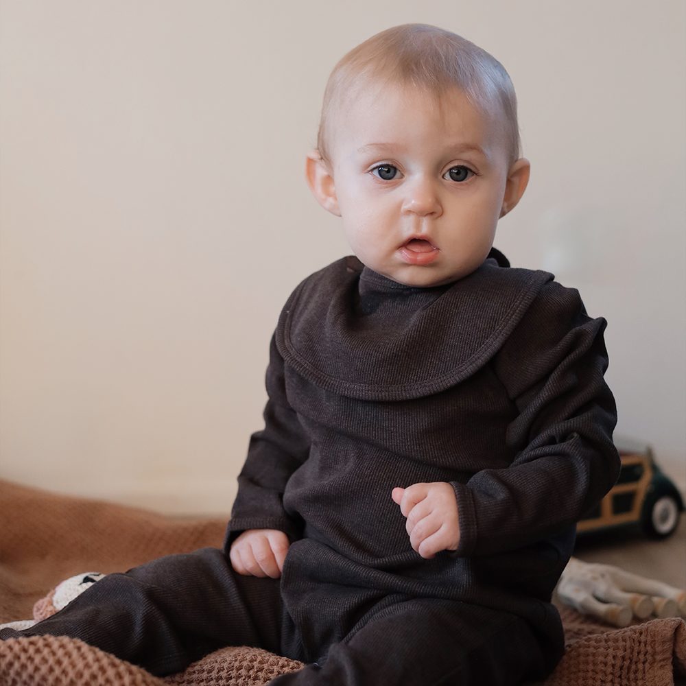 - Dark brown melange