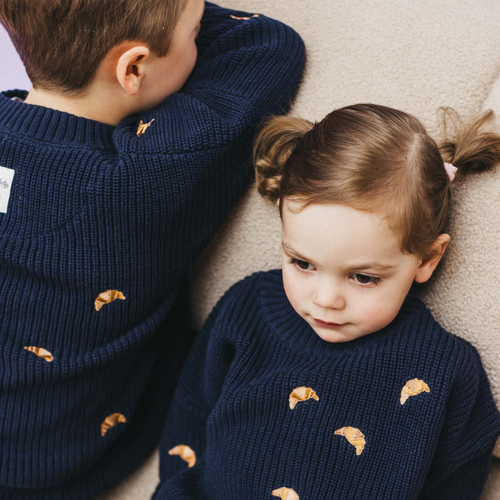 VACVAC studio JESSI X VACVAC knit 2.0 KIDS Striktrøje Just navy w. croissants