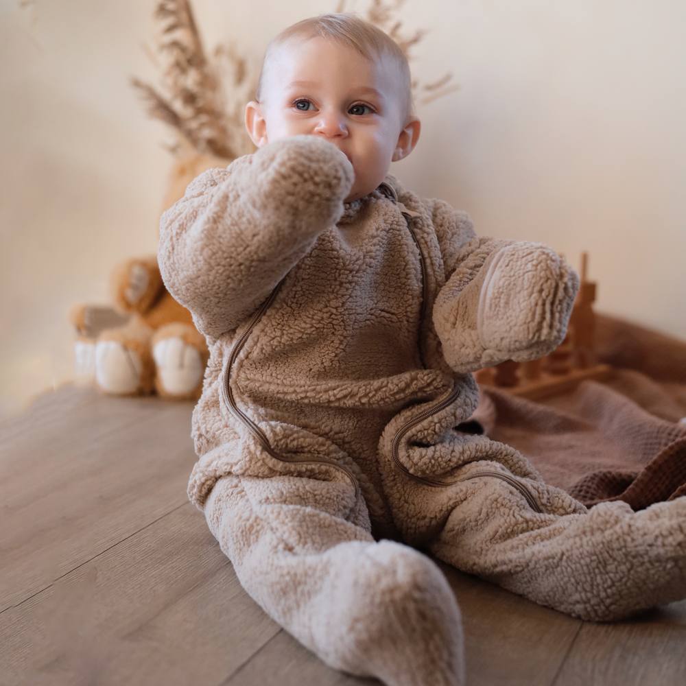 PELUCHE-Teddyanzug mit Ohren