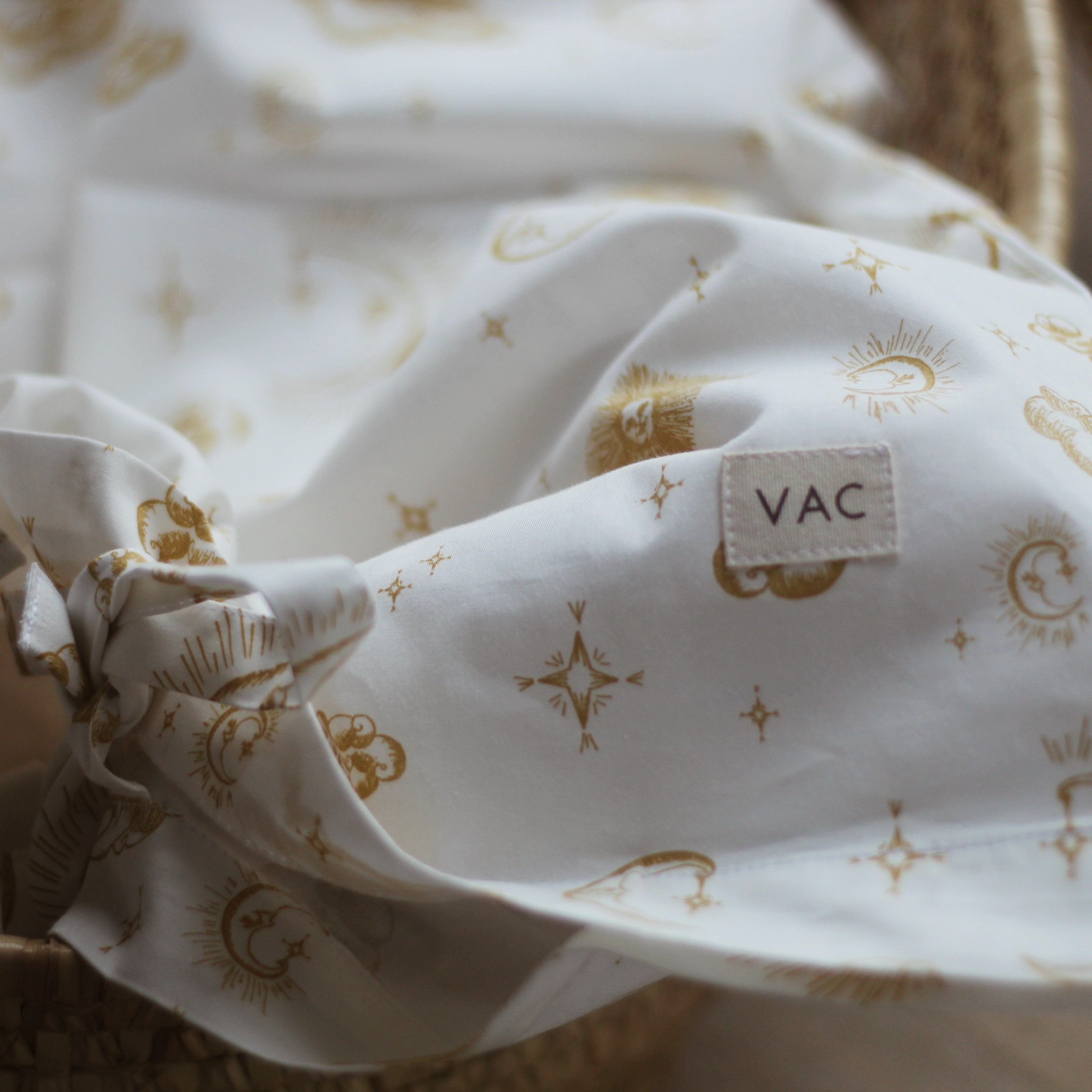 VACVAC studio Sur La Lune bedding, junior Sengetøj baby Sur La Lune Mustard Gold AOP