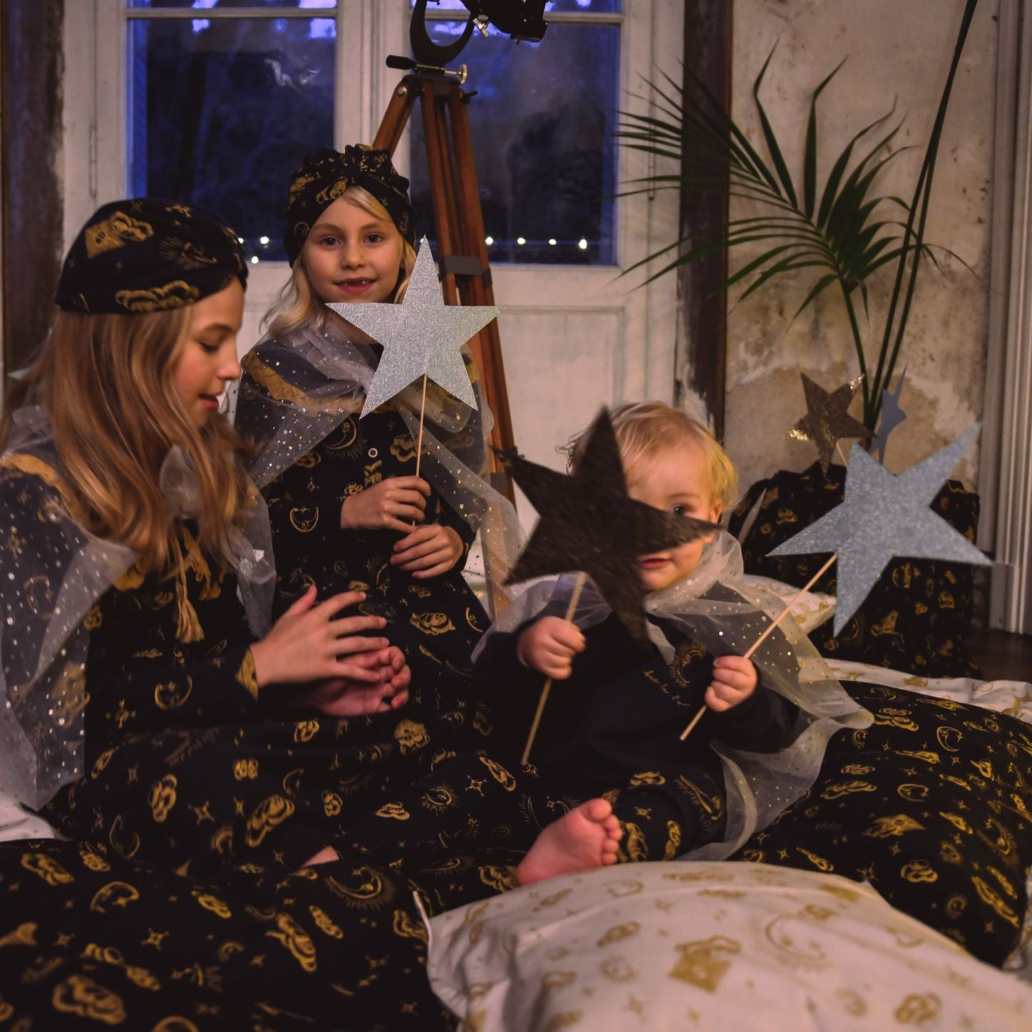 VACVAC studio Sur La Lune bedding, junior Sengetøj baby Sur La Lune Navy AOP