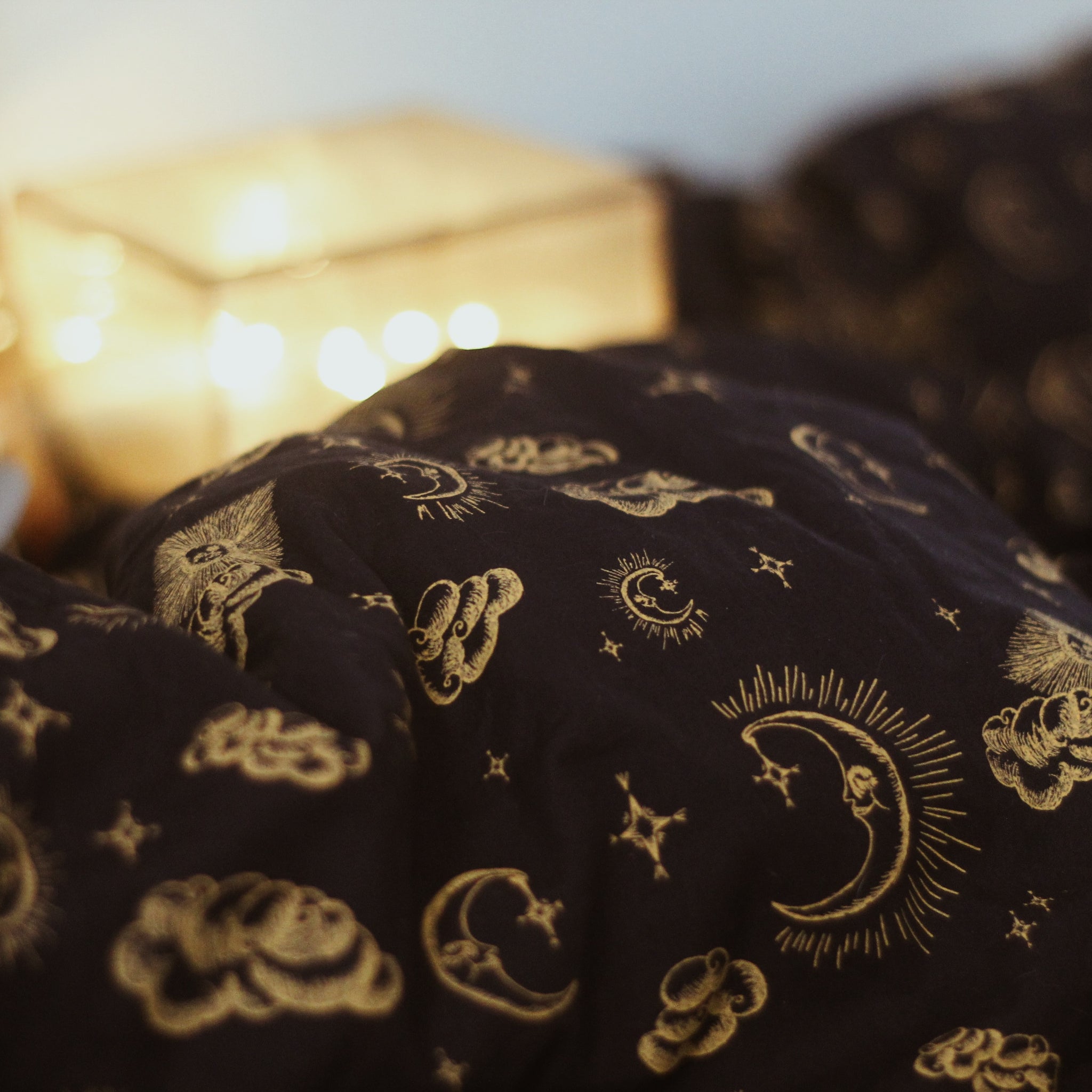 VACVAC studio Sur La Lune bedding, junior Sengetøj baby Sur La Lune Navy AOP